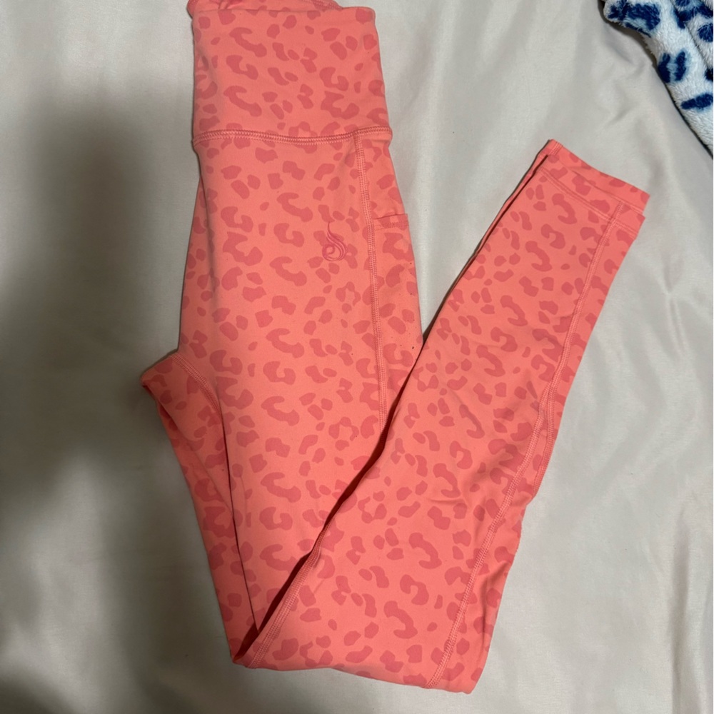 Coral pink cheetah high rise leggings full length w pockets